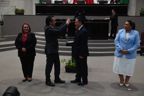 En sesión solemne del Congreso del Estado se entregó la Medalla al Mérito por la Defensa y Mejora del Medio Ambiente 2024 al presidente del Consejo Nacional de Energía y Petroquímica, Horacio Zárate, por su esfuerzo en la promoción del uso de energías renovables y la eficiencia energética y lucha contra el cambio climático.
