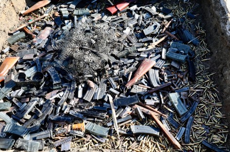 Con el firme compromiso de velar y salvaguardar el bienestar de la población, y garantizar la paz y la seguridad, este día fueron destruidas 730 armas de fuego decomisadas, de las cuales 410 son largas y 320 cortas. 
