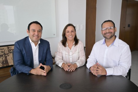 José Luis Lima Franco repetirá como Secretario de Finanzas y Planeación del Estado por su impecable desempeño y será acompañado en la Subsecretaría de Egresos por Pedro Miguel Rosaldo García, anunció la gobernadora electa de Veracruz, Rocío Nahle.
