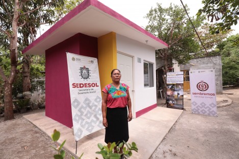 En atención de las familias veracruzanas, la Secretaría de Desarrollo Social (SEDESOL) supervisó la construcción de 50 cuartos dormitorio en el sur y el emprendimiento de proyectos en cinco municipios de las regiones de Los Tuxtlas, Olmeca y Papaloapan.