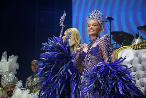 En el Carnaval de Veracruz se llevó a cabo la coronación de la Corte Reak, de la cual Yuri es, a petición popular, la Reina de la Alegría. Estará presente hasta el domingo próximo, por compromisos profesionales.  