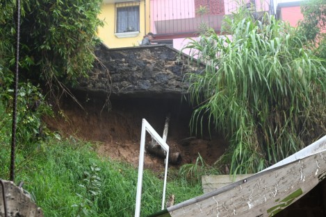 Autoridades piden estar atentos ya que continuarán los escurrimientos de agua.