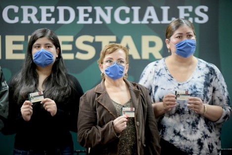 El Gobierno de Veracruz, en coordinación con el IMSS-Bienestar, inició la distribución de las primeras 2 mil 371 credenciales a la población sin seguridad social, lo cual garantiza el servicio gratuito y universal del Modelo de Atención a la Salud para el Bienestar.