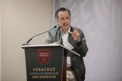 Ahí recordó que Veracruz ha transferido hospitales y centros de salud a la Federación, invirtiendo 3 mil 606 millones de pesos en obra y equipamiento durante el sexenio.  