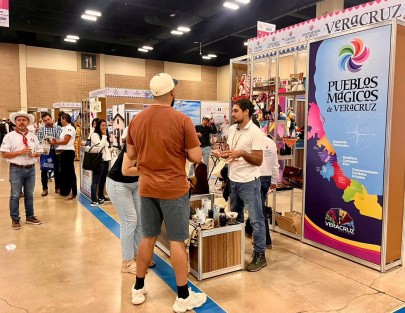 Con una atractiva representación de los ocho Pueblos Mágicos, el Barrio Mágico de Xallitic y 39 operadores turísticos, Veracruz destacó en el Tercer Tianguis Internacional de Pueblos Mágicos que tiene lugar en  San Antonio, Texas; y logró posicionarse entre los destinos favoritos para futuras vacaciones.