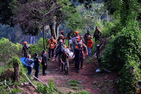 Casi cuatro horas les tomó este martes, subir el segundo cuerpo del policía de Tepetlan muerto por la fuerte corriente del río de mafafas cuando intentaron cruzarlo la tarde noche del domingo junto a sus tres compañeros.