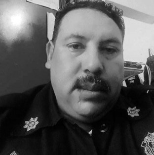 Esta mañana elementos de la policía municipal de Tepetlán, localizaron el cuerpo de quien en vida fuera el director de la policía municipal de Tepetlán después de que el pasado 30 de junio fuera arrastrado por el río en el cumplimiento de su deber junto con 3 elementos más. 