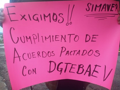 Integrantes del Sindicato Independiente Magisterial Veracruzano (SIMAVER), tomaron la SEV. Exigen que se cumplan los acuerdos firmados en febrero de este año. 