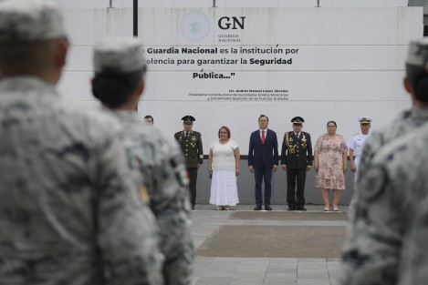 El gobernador Cuitláhuac García Jiménez asistió a la celebración por el quinto aniversario de la Guardia Nacional, acto solemne que reunió a altos mandos militares y autoridades civiles para expresar gratitud por su incansable labor de garantizar seguridad y justicia a los mexicanos y, principalmente, a los veracruzanos.