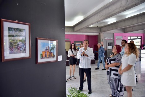 La presidenta de la Mesa Directiva de la LXVI Legislatura, diputada Adriana Esther Martínez Sánchez, y la representante del Distrito XX de Orizaba, diputada Itzel López López, inauguraron en el Palacio Legislativo la exposición denominada De la montaña a la ciudad, paisajes del gran valle de Orizaba, del maestro Adrián Sánchez Oropeza.