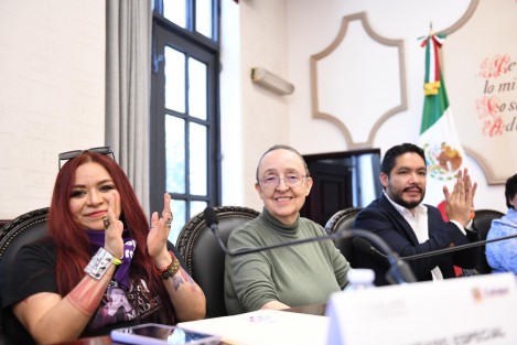 -Por sus aportaciones a la cultura y la consolidación del arte feminista, autoridades municipales encabezadas por el alcalde Ricardo Ahued Bardahuil entregaron un reconocimiento como Visitante Distinguida a la artista Mónica Mayer. 