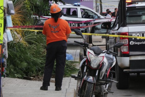 La tarde de este viernes un menor de al parecer 2 años de edad, perdió la vida al caer en un tanque de agua en la Colonia Obrero Campesina en la ciudad de Xalapa. 