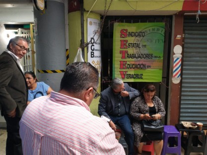 Integrantes del  Sindicato Estatal de Trabajadores de la Educación de Veracruz tomaron la Dirección General de Bachilleratos, en reclamo a la promesa incumplida de la SEV para las recategorizaciones, declararon. 
