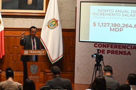 El Gobernador Cuitláhuac García anunció que el 15 de julio, la SEV depositará a  docentes, administrativos y personal de apoyo, la quincena 13; el 16 pagará la 14, correspondiente al receso escolar, mientras que el 17 depositará el retroactivo del aumento salarial de la quincena 1 a la 14.