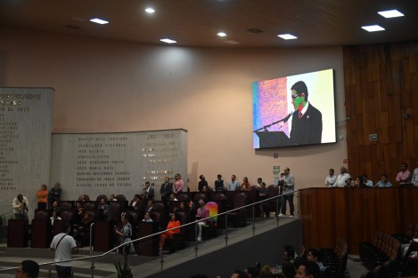 Con un minuto de silencio y uno de aplausos así como la proyección de un video, se recordó en el pleno del Congreso local al diputado Fernando Arteaga Aponte, recientemente fallecido. 