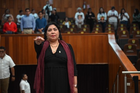 Norma Leonor Victoria Mendoza González, suplente del diputado Fernando Arteaga Aponte, rindió protesta al asumir  el cargo hasta el próximo 4 de noviembre. 