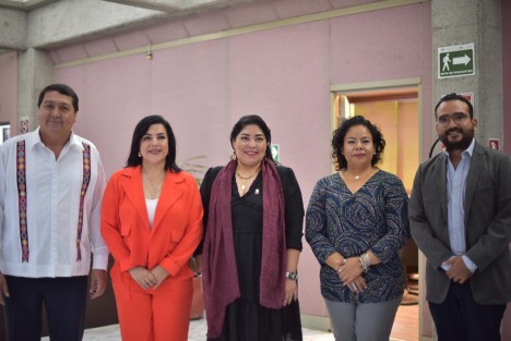 En la séptima sesión ordinaria, el Pleno de la LXVI Legislatura recibió la protesta de ley de la ciudadana Norma Leonor Victoria Mendoza González como diputada del Distrito XIV, Veracruz I, ante el lamentable fallecimiento del diputado propietario, Fernando Arteaga Aponte, ocurrido el pasado 4 de julio.