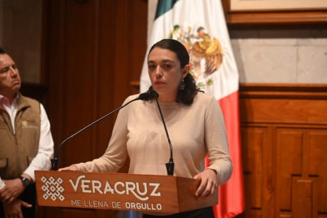 La titular de PC Estatal, Guadalupe Osorno Maldonado, confirmó el fallecimiento y rescate de una persona que se encontraba en su automóvil cuando cayó en la laguna de Río Medio en Lomas 4. La Fiscalía General del Estado y las autoridades realizarán las diligencias correspondientes.