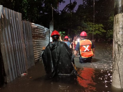 Como parte del Plan Tajín instrumentado por el Gob. Cuitláhuac García Jiménez, la SSP realiza labores de apoyo y recorridos de vigilancia, en la Col. Dos Caminos en Veracruz, derivado de las afectaciones ocasionadas por las recientes lluvias. 