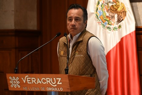 El gobernador Cuitláhuac García Jiménez, aseguró que la familia Yunes buscaba fuero desde la Senaduría, por eso ahora con artimañas legales, quieren zafarse de un problema lega, al argumentar que no encuentra en el país. 