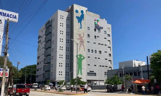 Pese a que la Torre Pediátrica de Veracruz fue inaugurada en 2018 y recibida con 10 meses de antigüedad, llevaba ocho años en proceso de adquisición de equipos y el mismo tiempo de abandono estructural, lo cual propició el desgaste de la red de enfriamiento y constantes fallas eléctricas, las más complicadas con el paso de la tormenta tropical Chris.