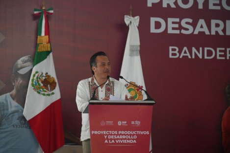  El gobernador Cuitláhuac García Jiménez, adelantó que luego de la reunión con la Gobernadora electa, Rocio Nahle y su próximo gabinete, acordaron que ambos funcionarios salientes y entrantes acudirán a todos los eventos de cada dependencia. 
