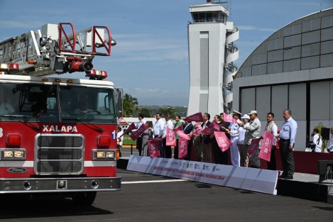 Autoridades estatales, militares y municipales dieron el banderazo del inicio del operativo: Vacaciones de verano seguras 2024, en la explanada del Aeropuerto El Lencero.