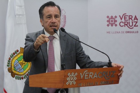  El gobernador Cuitláhuac García Jiménez, negó que en la zona de Coatzacoalcos no se haya podido combatir la inseguridad y presumió que esta ciudad fue sacada del top 50 de alta criminalidad. 