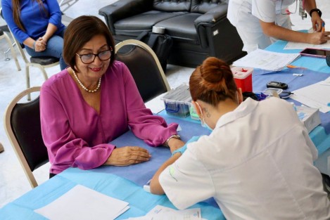 El Congreso del Estado de Veracruz, a través de la Comisión Permanente de Salud y Asistencia y del Servicio Médico, realizó la campaña de control cardiometabólico para cuidar la salud de las y los trabajadores y sus familias con la observación de los valores óptimos de colesterol, triglicéridos, HDL, LDL, riesgo cardiometabólico, glucosa, presión arterial e índice de masa corporal.