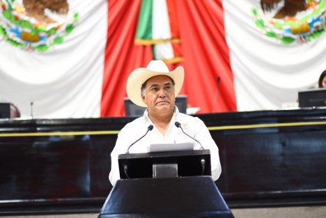 El diputado por el distrito XXVII de Acayucan, Marco Antonio Martínez Amador, presentó al Pleno del Congreso un Anteproyecto con Punto de Acuerdo, por el cual se prevé un exhorto a Caminos y Puentes Federales (Capufe) para que, a la brevedad posible, realice las acciones necesarias y libere los accesos del camino alterno a la autopista Cosoleacaque - La Tinaja y así garantizar a la población que reside o transita en esta región su derecho a la movilidad y libre tránsito.