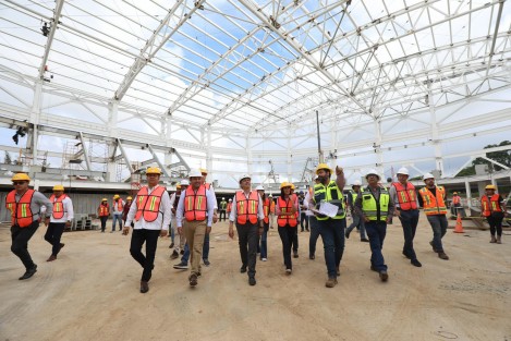El Gobernador Cuitláhuac García supervisó el avance del complejo deportivo Nido Halcón, que tendrá capacidad para 6 mil 200 espectadores en eventos deportivos y hasta 8 mil en conciertos y espectáculos, promoviendo el deporte, la salud y la reactivación económica.