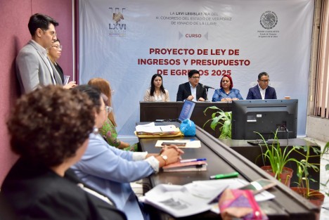Para el Congreso de Veracruz son prioritarias la transparencia, la rendición de cuentas, la honestidad y, sobre todo, la atención al pueblo y la cercanía con las autoridades municipales, afirmó la presidenta de la Mesa Directiva de la LXVI Legislatura, diputada Adriana Esther Martínez Sánchez, al inaugurar el curso Proyecto de Ley de Ingresos y Presupuestos de Egresos 2025. 