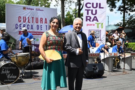 Este sábado continuaron las actividades del Festival Nacional Danzoneando en Xalapa, para quienes disfrutan de este género musical y brindando la oportunidad de difundirlo a más público. 