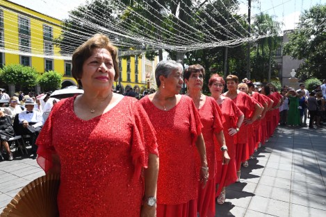 Este sábado continuaron las actividades del Festival Nacional Danzoneando en Xalapa, para quienes disfrutan de este género musical y brindando la oportunidad de difundirlo a más público. 