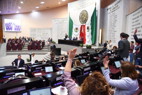 Con 33, sin votos en contra ni abstenciones, el Pleno del Congreso del Estado aprobó el proyecto de Ley de Prevención, Atención y Asistencia de la Violencia Familiar en el Estado de Veracruz de Ignacio de la Llave, a iniciativa del gobernador del estado, ingeniero Cuitláhuac García Jiménez.