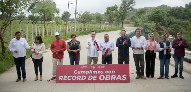 Mediante una inversión superior a los 17.9 millones de pesos, el Gobierno de Veracruz reconstruyó la avenida Lomas Verdes, conocida como Camino a La Haciendita, que fue destruida parcialmente por las fuertes lluvias en octubre de 2022. 