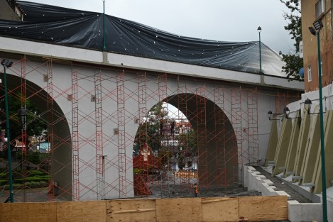 Actualmente lo fuerte de la obra se enfoca en el puente de Xallitic, mismo que también se encuentra cerrado al paso peatonal, lo que ha causado molestia de algunos peatones y curiosos por la colocación de tablones para evitar el paso de personas ajenas a las obras. 