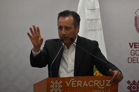  El gobernador Cuitláhuac García Jiménez señaló que será la Fiscalía General del Estado(FGE), quien investigue los hechos ocurridos en Xalapa donde dos jóvenes fueron baleados por elementos de la policía estatal, además de que asuntos internos de la SSP revisará la actuación de sus policías.