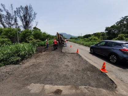 Los trabajos de rehabilitación y mantenimiento en el tramo El Viejón - Laguna Verde de la carretera federal 180 ya están en proceso, tal como lo comprometió este lunes el gobernador Cuitláhuac García Jiménez. 