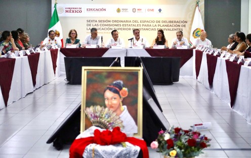 Participaron en la sesión el rector de la UV, Martín Gerardo Aguilar Sánchez; el secretario de Educación de Veracruz, Víctor Emmanuel Vargas Barrientos; directivos de universidades públicas y privadas, así como autoridades del ramo en los estados de la República, de manera virtual y presencial en la USBI de Boca del Río.