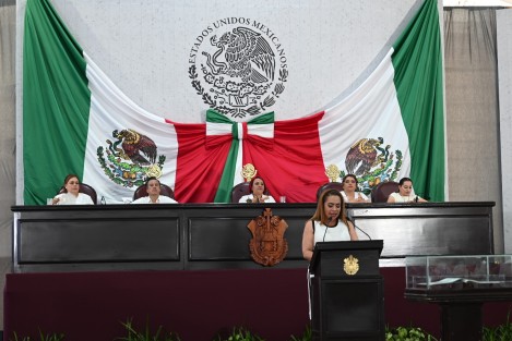 En el Castillo de San Juan de Ulúa se realizó la sesión solemne por el bicentenario del H. Congreso del Estado de Veracruz, establecido en 1824. Acudieron el gobernador del estado Cuitláhuac García Jiménez, y la gobernadora electa Rocío Nahle.