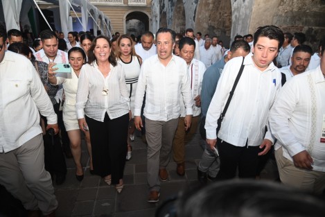 En el Castillo de San Juan de Ulúa se realizó la sesión solemne por el bicentenario del H. Congreso del Estado de Veracruz, establecido en 1824. Acudieron el gobernador del estado Cuitláhuac García Jiménez, y la gobernadora electa Rocío Nahle.