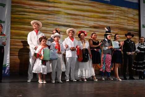 Este sábado concluyó el 3er Festival Nacional Alegría Folklorica Xalapa Yolpalkij en el Auditorio IMAC, con la presentación de todos los grupos visitantes. 