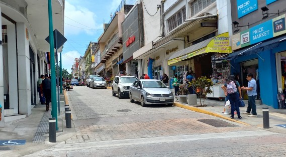 Desde este fin de semana ya se encuentra abierta a la circulación la calle Lucio de Altamirano a Juárez, el cual por rehabilitación estuvo cerrada desde marzo. 