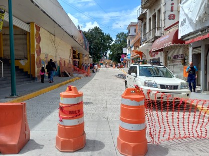 De Altamirano hacia el puente de Xallitic las obras continúan. 