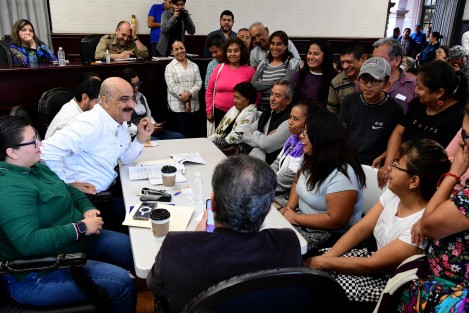  Proyectos de obra pública, acciones en materia de desarrollo urbano, protección ambiental y adecuación de espacios deportivos, fueron algunas de las peticiones que este lunes presentaron habitantes de diversas colonias de la ciudad al presidente municipal Ricardo Ahued Bardahuil, en una jornada más del Programa Audiencias Ciudadanas. 