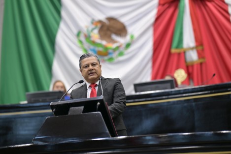 El diputado Marlon Eduardo Ramírez Marín presentó ante el Pleno de la LXVI Legislatura una iniciativa de reforma que adiciona dos párrafos al Artículo 70 de la Ley de Desarrollo Urbano, Ordenamiento Territorial y Vivienda para el estado de Veracruz.