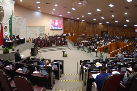 En la Décima Sesión Ordinaria, el Congreso del Estado autorizó al Ayuntamiento de Tlacolulan celebrar con una empresa privada un contrato de prestación de servicios con efectos de concesión para la prestación del servicio de limpia pública por un periodo de 15 años.