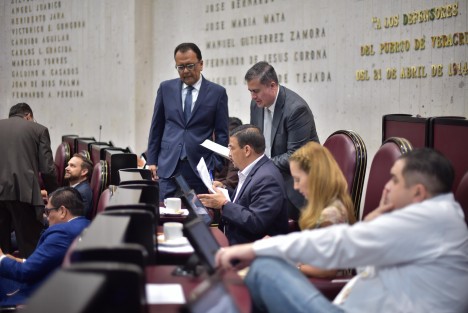 En Veracruz, la administración de quien encabece el Gobierno del Estado iniciará el 30 de septiembre; cada legislatura será instalada el 1 de septiembre y la presentación del Informe de Gobierno se realizará el 10 de septiembre. Así lo aprobó la LXVI Legislatura, con 43 votos a favor, cero en contra y cero abstenciones, durante la Décima Sesión Ordinaria del Segundo Período Ordinario de este año.