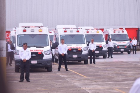 En la ciudad de Veracruz, el Gobierno del Estado entregó 35 ambulancias  a diferentes hospitales de la entidad, acto encabezado por el Gobernador Cuitláhuac García Jiménez. 